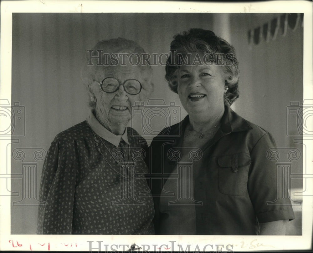 1985 Press Photo Mother &amp; daughter Marie Guedry &amp; Theresa Guedry - nob27047 - Historic Images