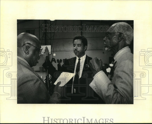 1992 Press Photo Swearing in of Judge Alan Green by Constable James Cooper - Historic Images