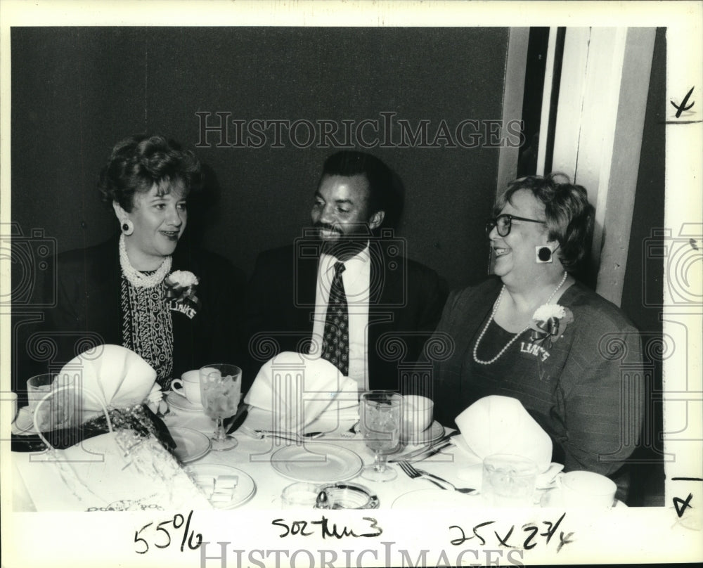 1990 Press Photo Link&#39;s Luncheon attendees - Historic Images