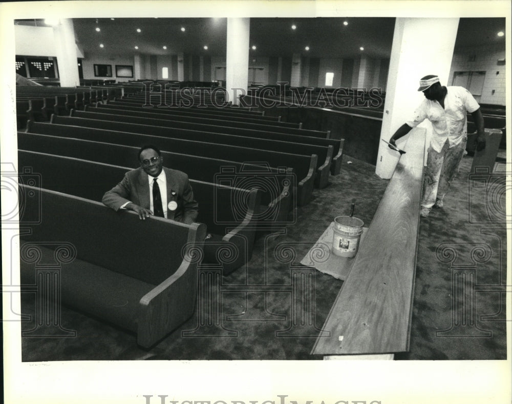 1992 Press Photo Pastor Paul Morton inside St. Stephen&#39;s Gospel Baptist Church - Historic Images