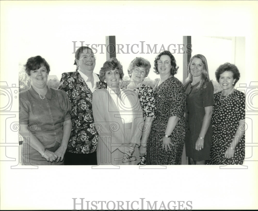 1993 Press Photo Pat Dalton of Slidell Garden Clubs with Magnolia Club members - Historic Images