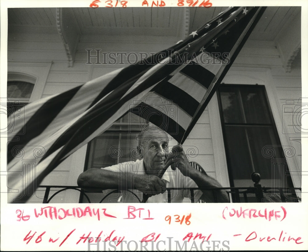 1987 Press Photo Algiers-VFW member Walter Greaux will fly his flag on July 4th - Historic Images