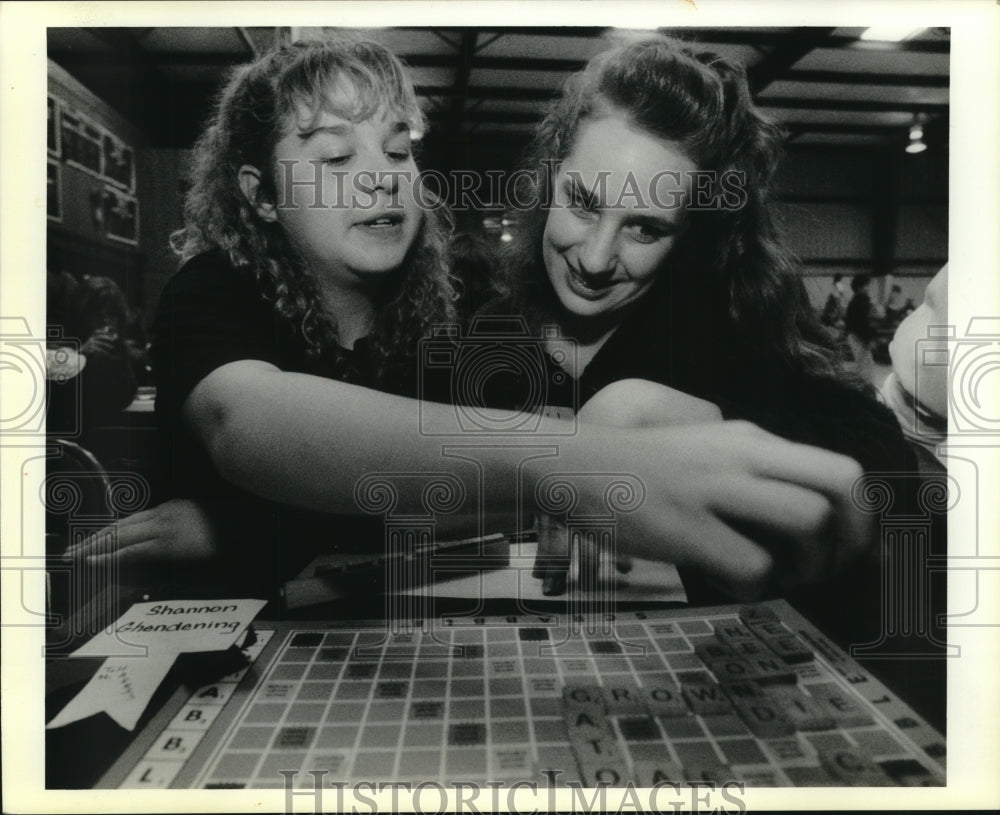 1991 Press Photo Girls play scrabble at the "Gifted and Talented Jamboree" - Historic Images