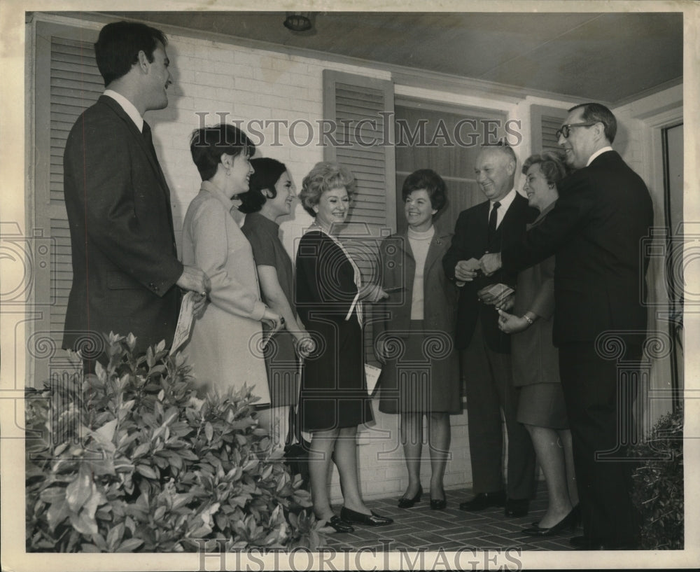 1968 Press Photo Fund raising delegates at Amethyst Street in New Orleans - Historic Images