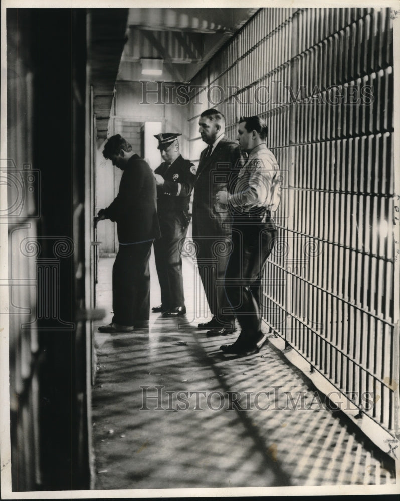 1964 Press Photo New Orleans Jail Inspections by State-Item reporters - Historic Images