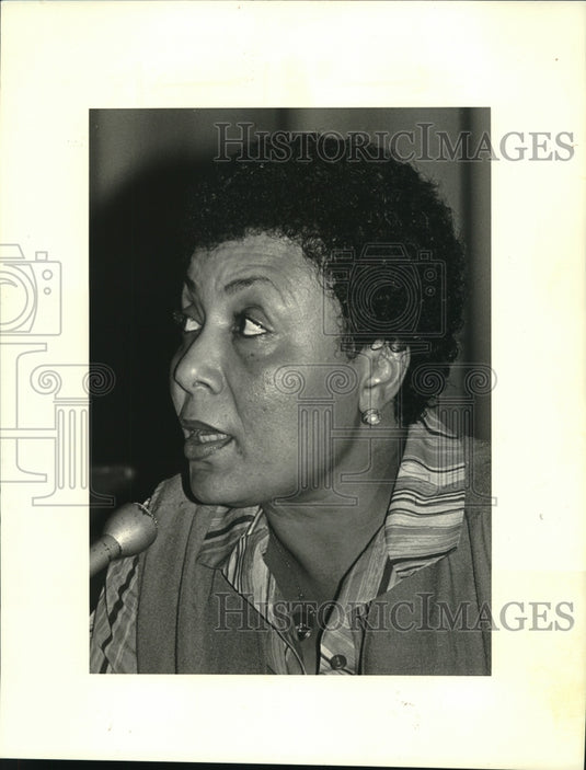 1986 Press Photo School Board member Gail Glapion at meeting at Abramson High - Historic Images