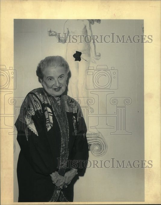1992 Press Photo Luba Glade with her art collection - Historic Images