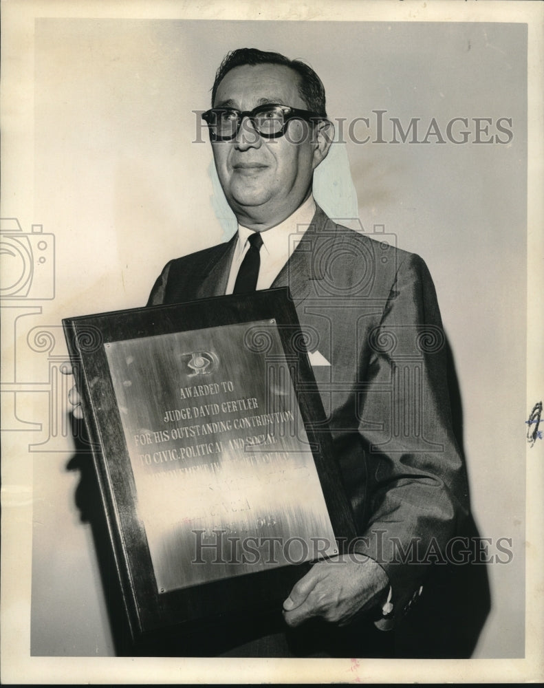 1965 Press Photo Civil District Court Judge David Gertler receives IDEA Award - Historic Images