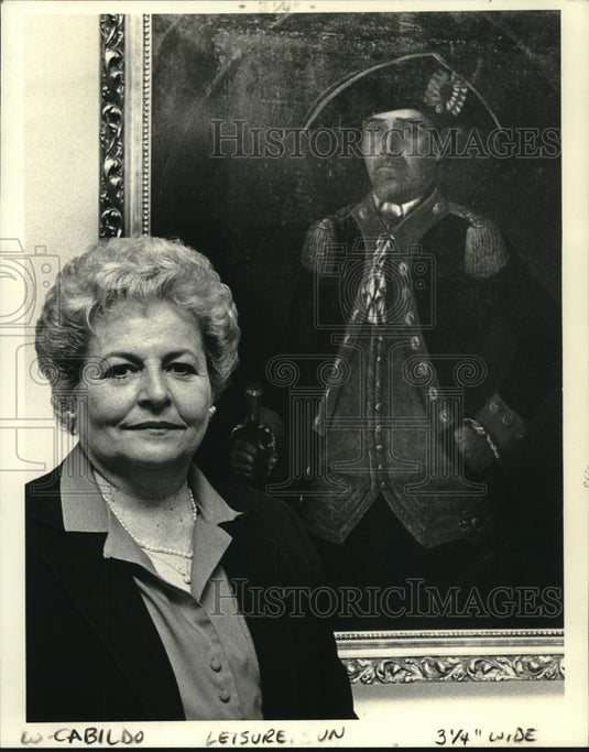 1984 Press Photo Shirley Giambelluca in Cabildo's "Spanish Room" with portrait - Historic Images