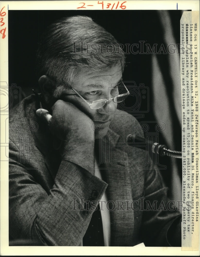 1988 Press Photo Jefferson Parish Councilman Lloyd Giardina at a Tax hearing - Historic Images