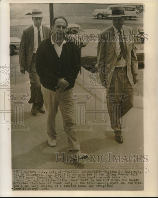 1962 Press Photo William B. Gladstone brought to Albany County Jail for Theft - Historic Images