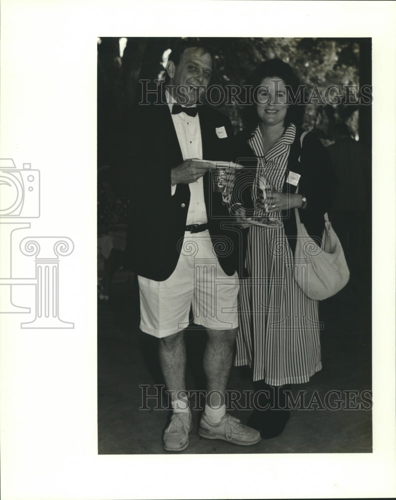 1990 Press Photo Rick &amp; Lyn Hill Hayward enjoy food by K-Paul&#39;s in Covington - Historic Images