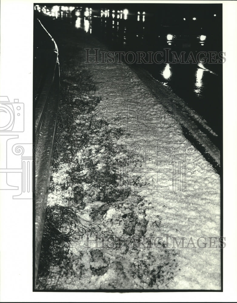 1980 Press Photo Thick cover of hail on the street - nob27392 - Historic Images