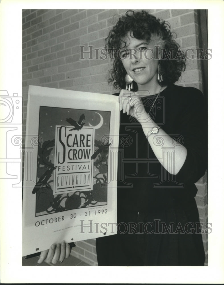 1992 Press Photo Artist Diane Hailan displays her 1992 Scarecrow Festival poster - Historic Images