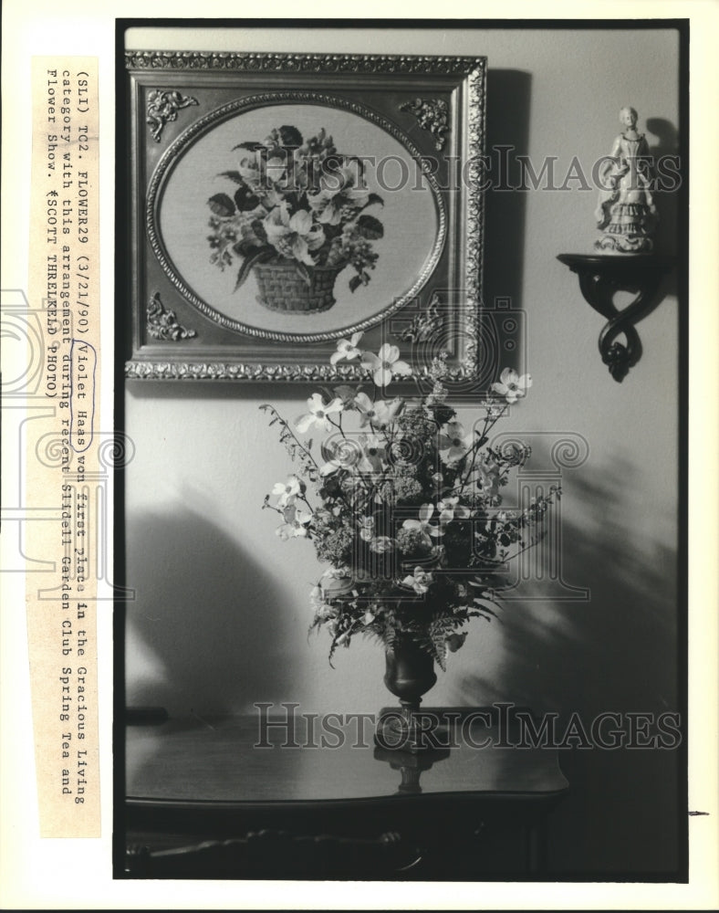 1990 Press Photo Violet Haas&#39; first place arrangement, Slidell Garden Club Show - Historic Images