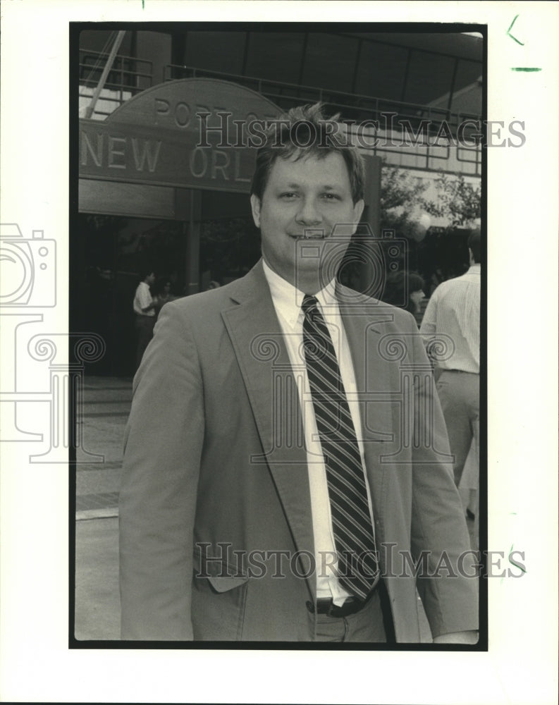 1989 Press Photo Fred Hayes of the Traveler&#39;s Aid Society - nob27454 - Historic Images