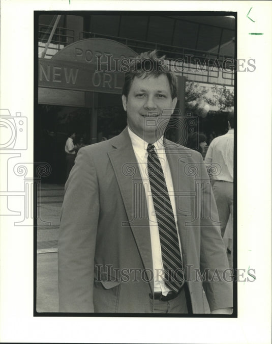 1989 Press Photo Fred Hayes of the Traveler's Aid Society - nob27454 - Historic Images