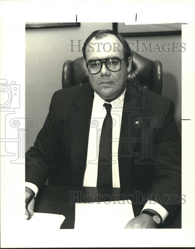 1989 Press Photo Glen W. Hayes of the Parent&#39;s Club at Ursuline Academy - Historic Images