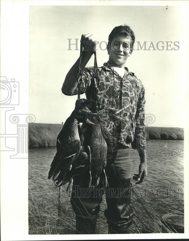 1987 Press Photo Kelly Haydel with limit of big ducks - nob27477 - Historic Images