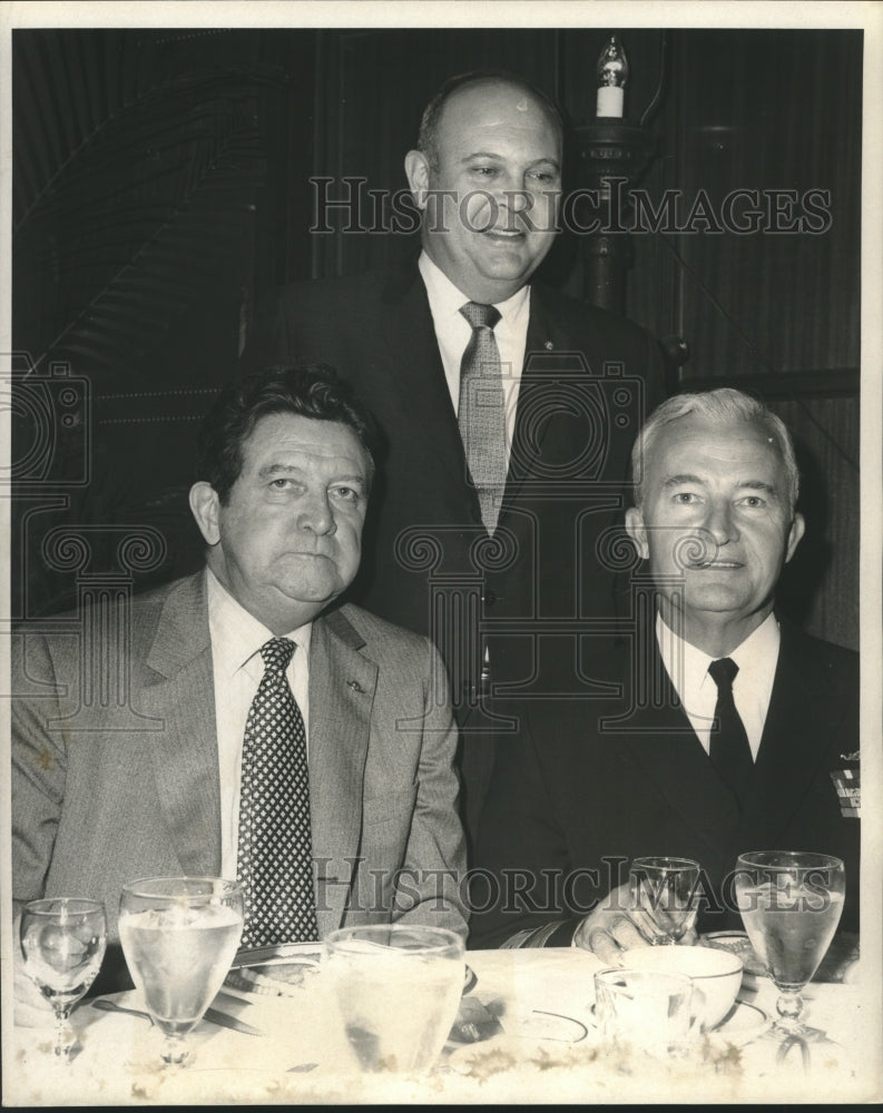 1970 Press Photo Admiral Galantin at an event held at the International House - Historic Images