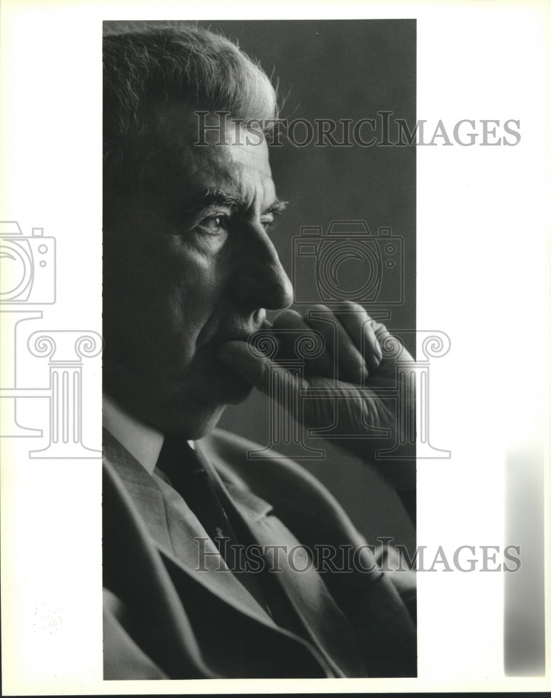 1994 Press Photo Kiro Gligorov, president of Macedonia, at Sheraton Hotel suite - Historic Images