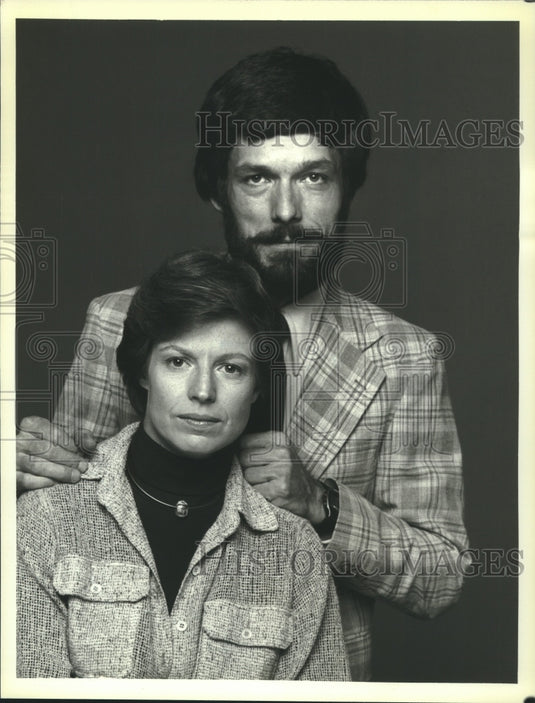 Press Photo Betsy Aaron and Christopher Glenn, co-editors of "30 Minutes" - Historic Images