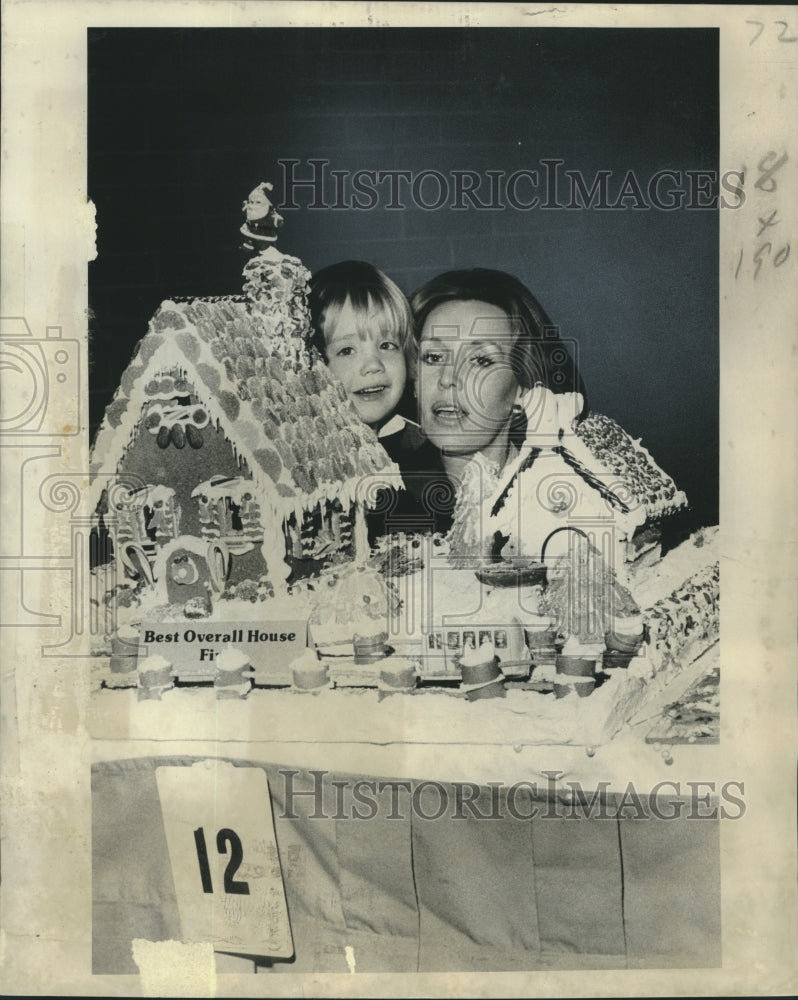 1979 Press Photo Marie P. Taylor & son John , Gingerbread House - nob27630 - Historic Images