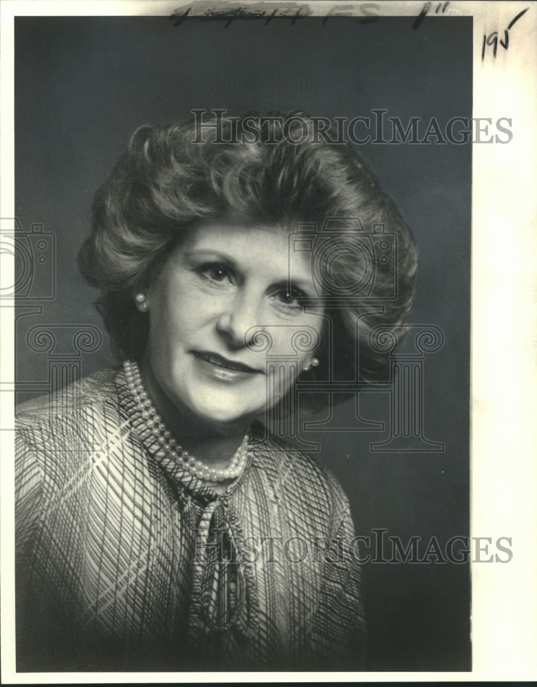 1980 Press Photo Mrs. Joan Giraud, manager of Hausmann&#39;s Uptown Square store - Historic Images