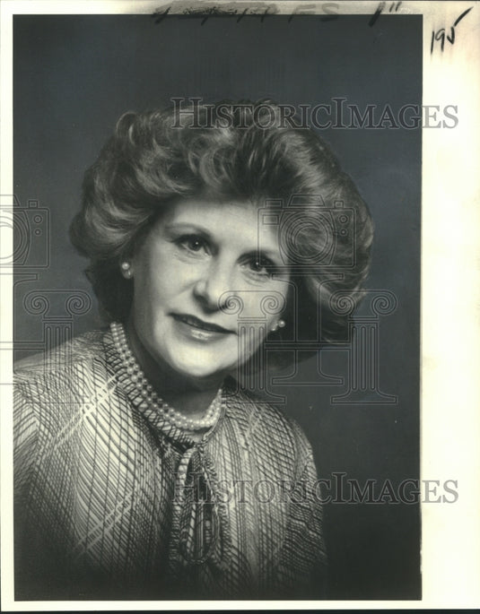 1980 Press Photo Mrs. Joan Giraud, manager of Hausmann's Uptown Square store - Historic Images