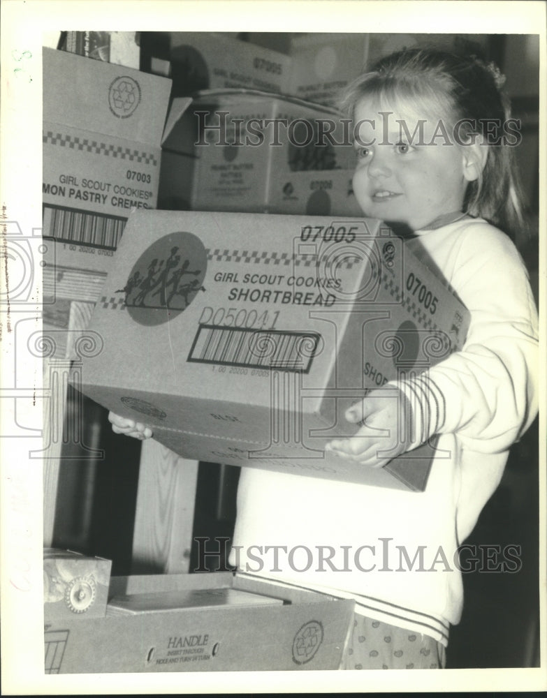 1991 Press Photo Emily Hoffman picks up Girl Scout cookies at Military Road home - Historic Images