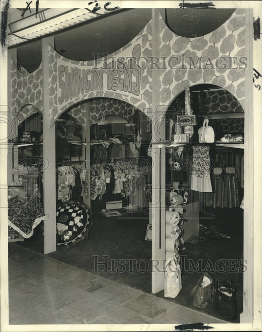 1970 Press Photo New department store, the Swingin' Teens offers modern fashion-Historic Images