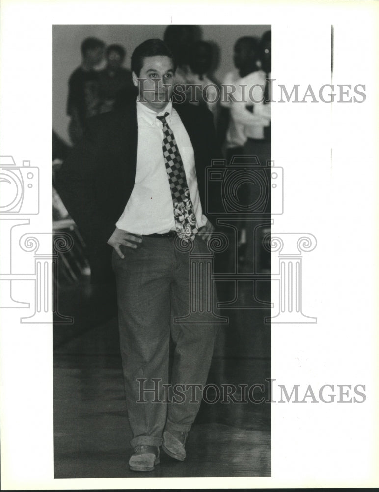 1994 Press Photo Coach Arthur Gutierrez IV - nob27755 - Historic Images