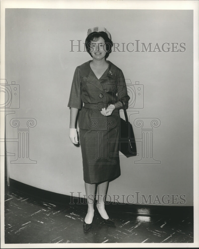 1961 Press Photo Mrs. Connie Gutierrez, dressed for a meeting - nob27757 - Historic Images