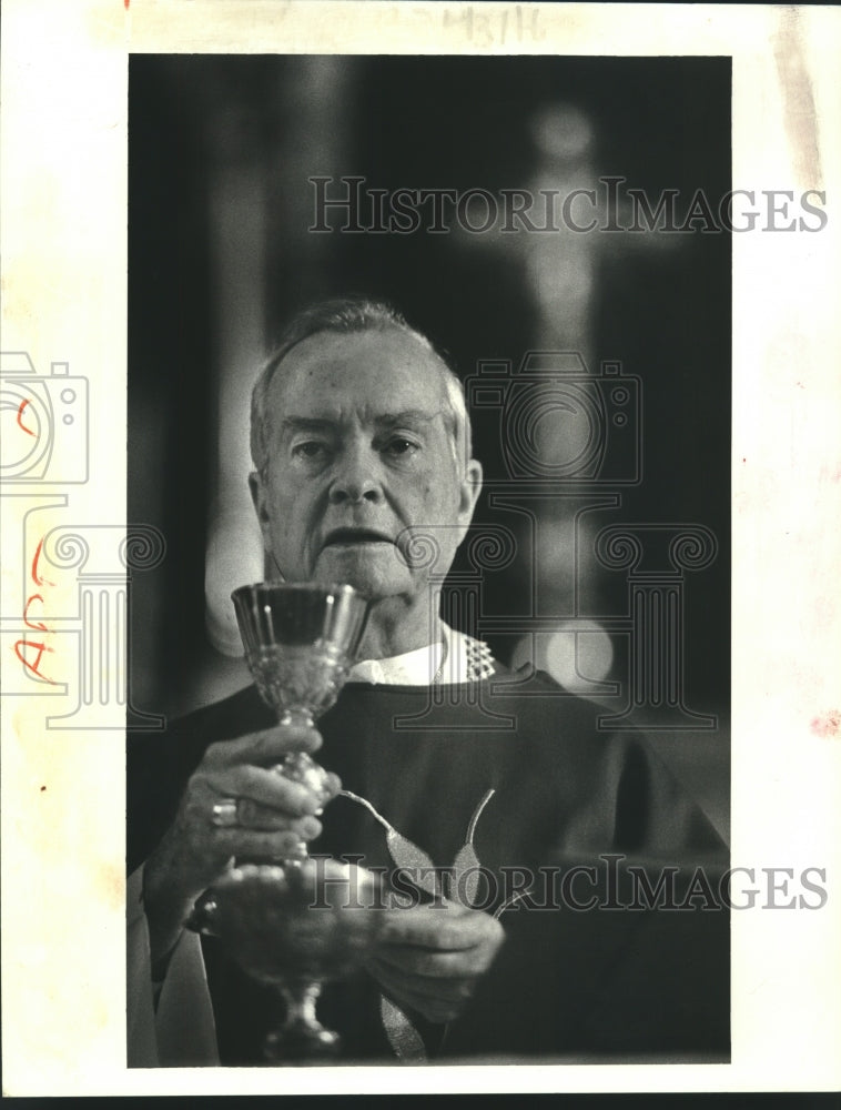 1985 Press Photo Archbishop Philip Matthew Hannan conducts mass - nob27800 - Historic Images