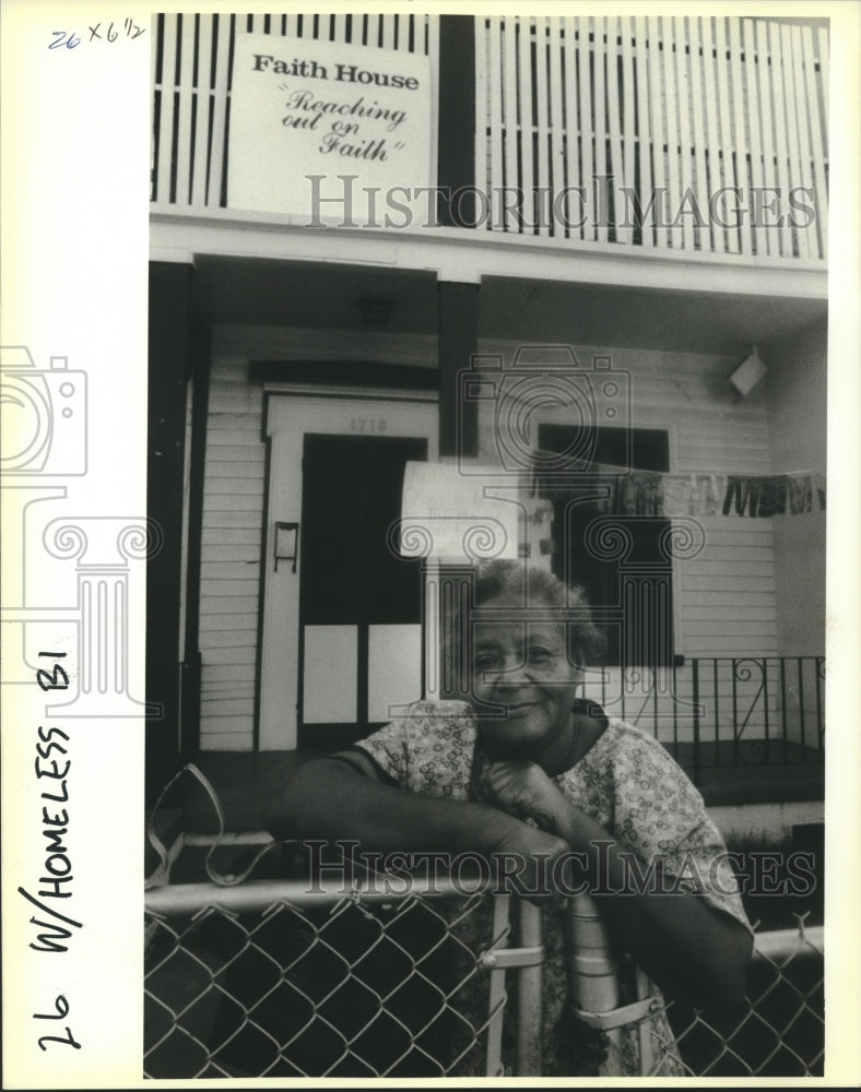 1988 Press Photo Helen Haynes served Thanksgiving meals for the homeless - Historic Images