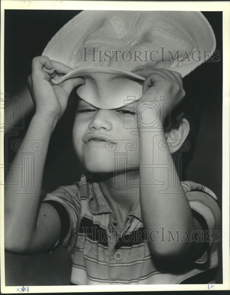 1989 Press Photo Michael Dastin plays with friend&#39;s hat during a school read-in - Historic Images