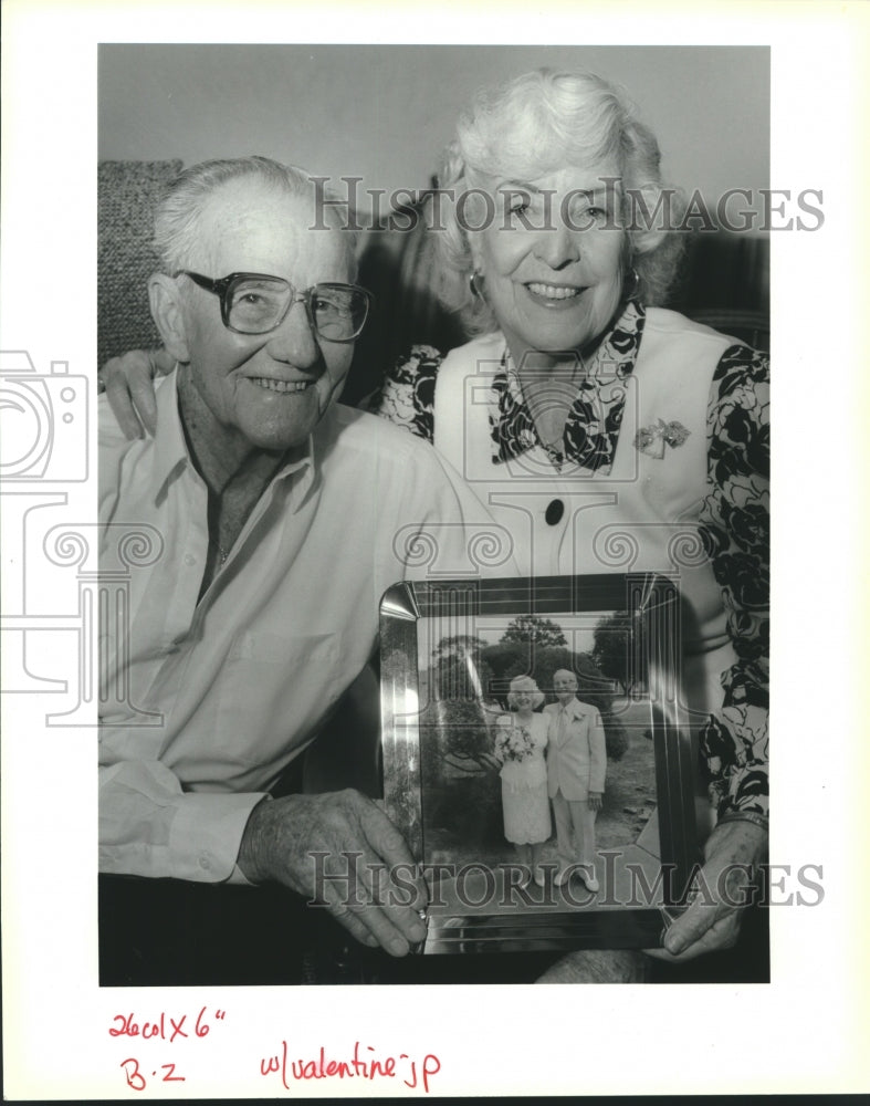 1994 Press Photo Mr. and Mrs. J.B. Hanks, residents of Wynhoven Apartments - Historic Images