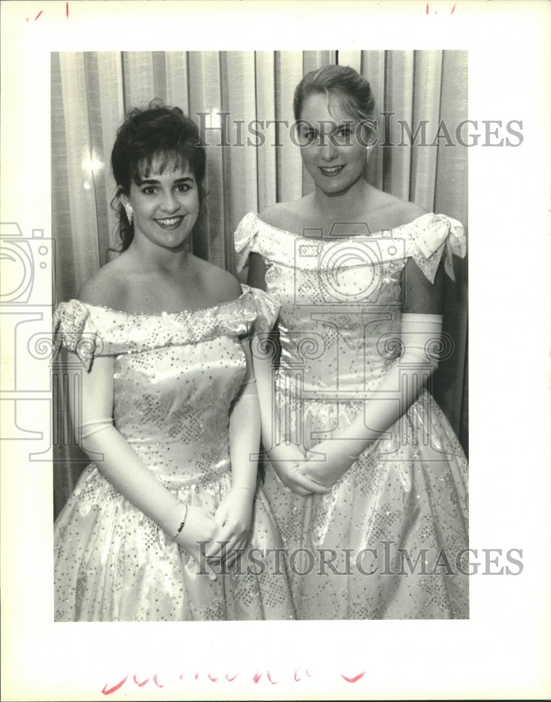 1995 Press Photo Maids Kristen Hanlon &amp; Molly d&#39;Aubert Baker, Hermes Ball - Historic Images