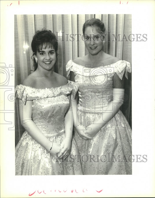 1995 Press Photo Maids Kristen Hanlon & Molly d'Aubert Baker, Hermes Ball - Historic Images