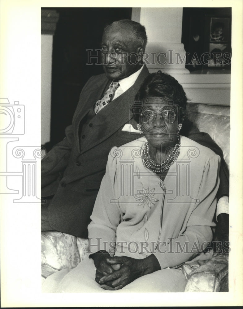 1989 Press Photo Willie and Clara Harrison, married for 70 years. - Historic Images