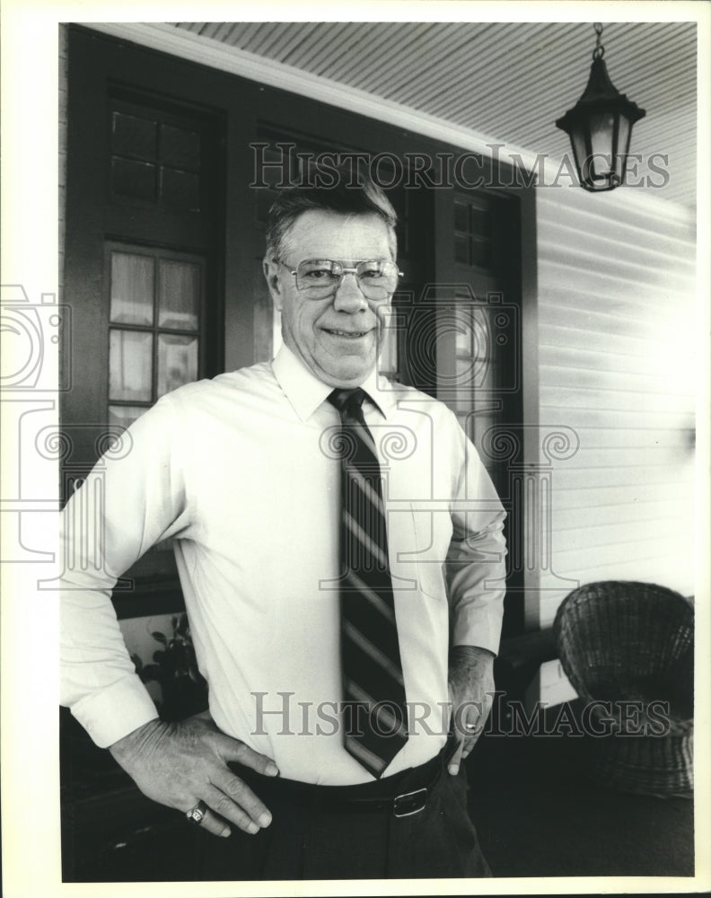 1991 Press Photo Will Harrison at his 3117 State Street Drive home. - Historic Images