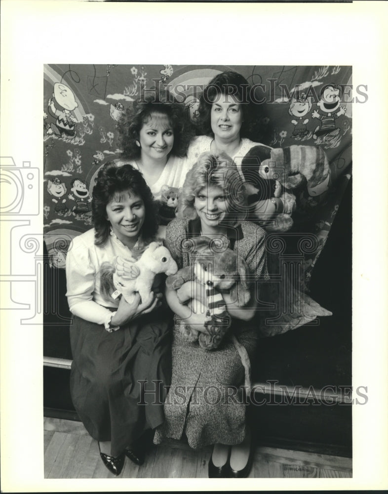 1989 Press Photo Keyhole officials to sponsor Westwego&#39;s Toys for Tots fund - Historic Images