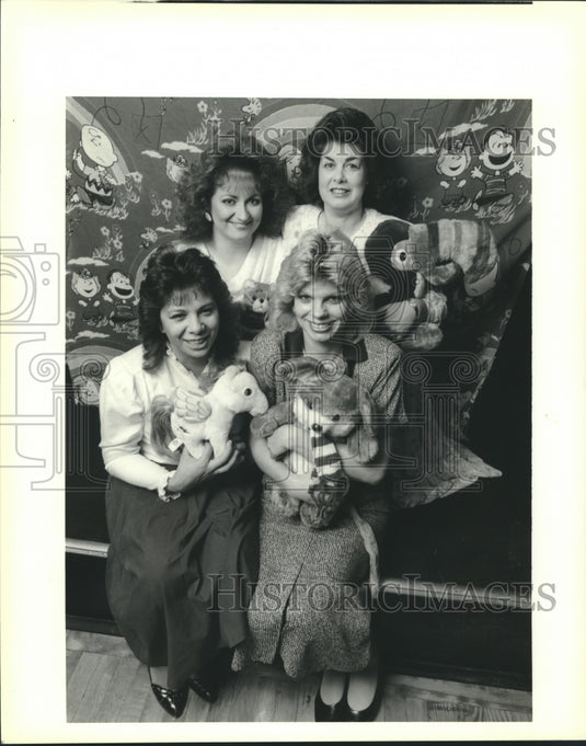 1989 Press Photo Keyhole officials to sponsor Westwego's Toys for Tots fund - Historic Images