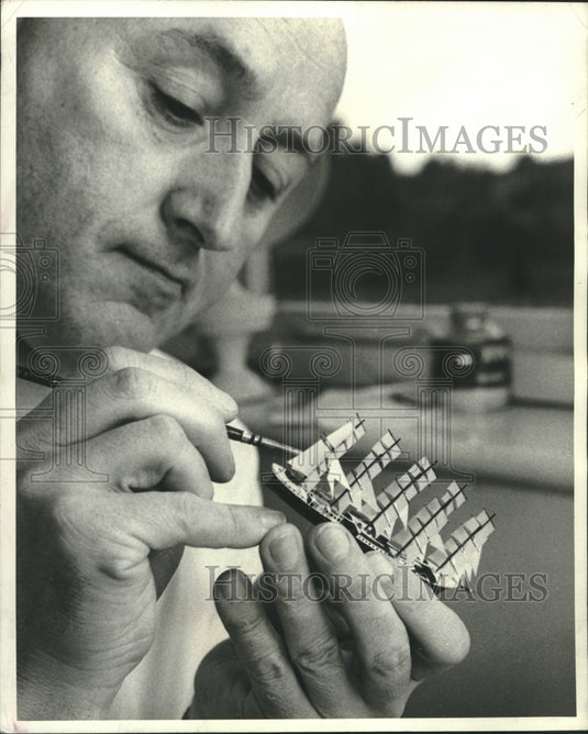 1971 Press Photo Haws' current project, the Preussen, a 5-mast ship model - Historic Images