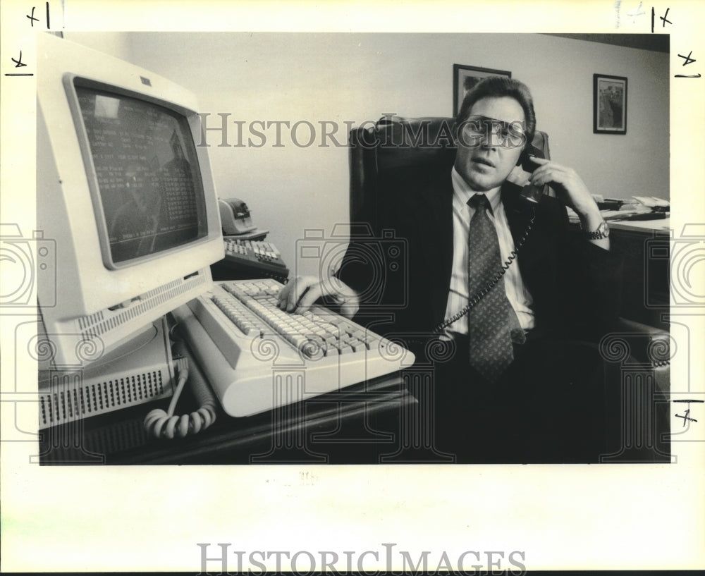 1990 Press Photo Jim Haik runs collection agencies, Affiliated Services Inc. - Historic Images