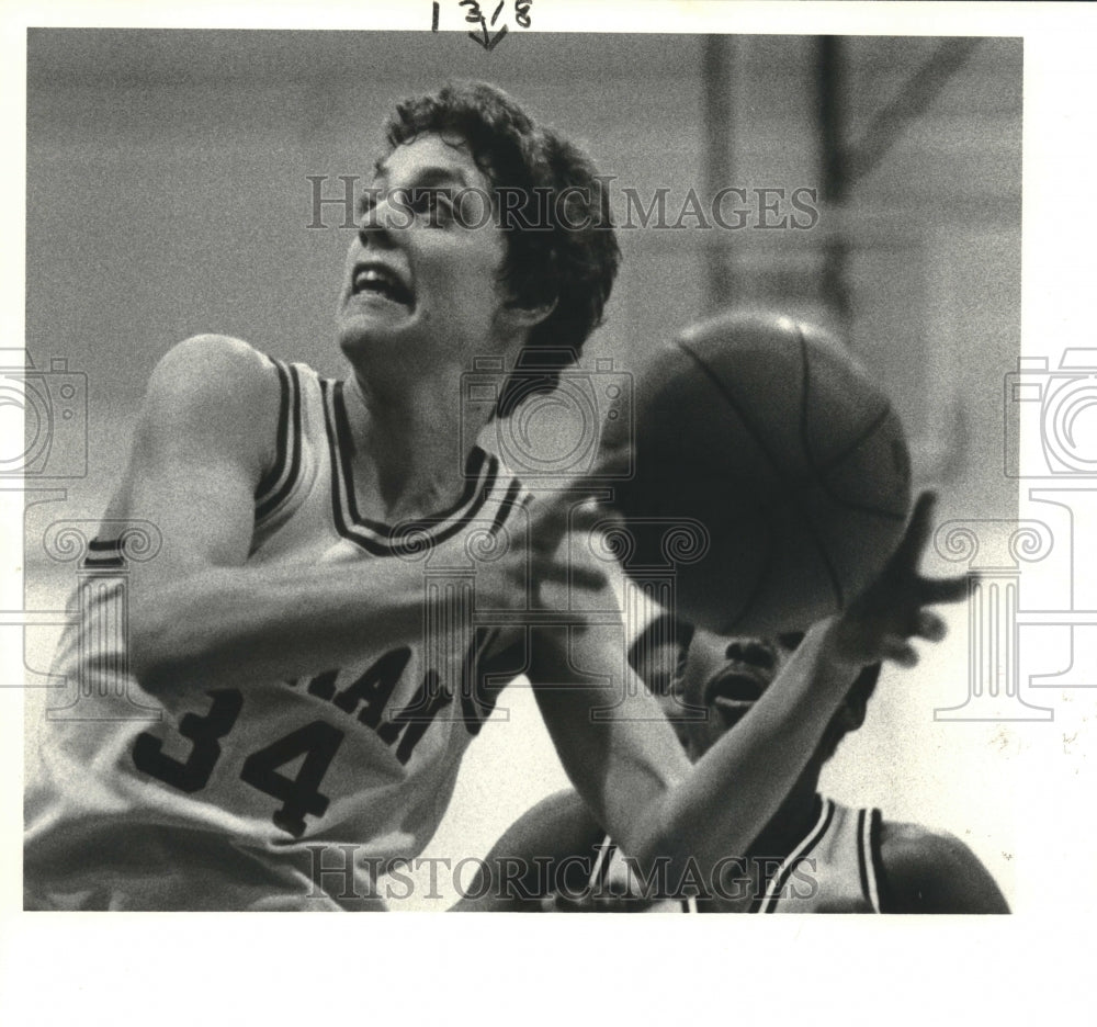 1983 Press Photo David Gurievsky, plays basketball - nob28009 - Historic Images