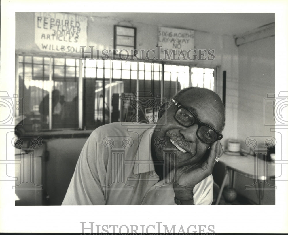 Press Photo Robert Gurley at his jewelry shop - nob28015-Historic Images