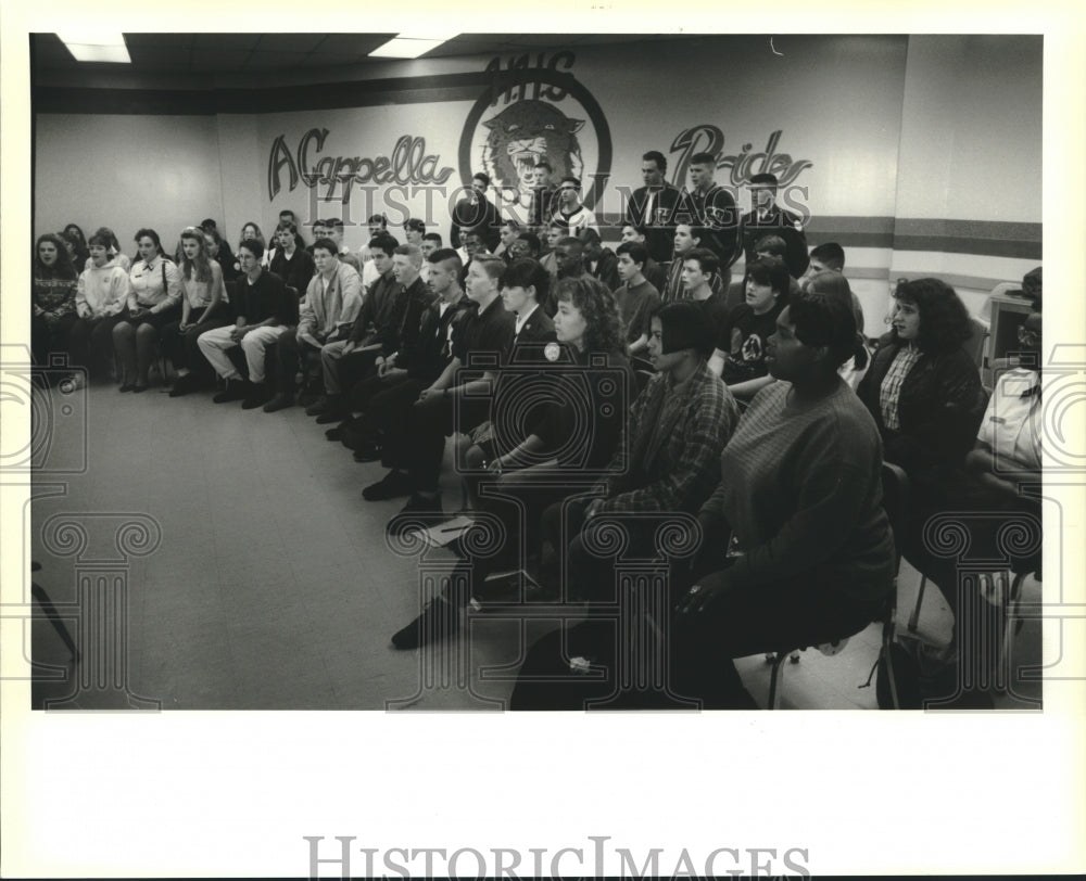 1994 Press Photo Members of the Hahnville high Cappella choir practice music - Historic Images