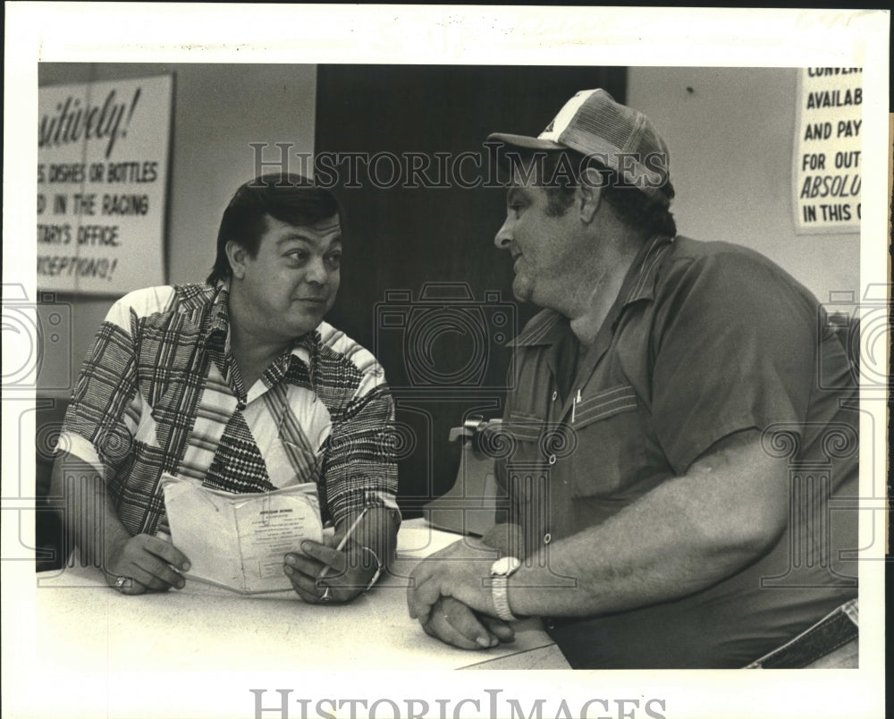 1980 Press Photo Warren Groce & H.J. Delahoussaye of Jefferson Downs race course - Historic Images