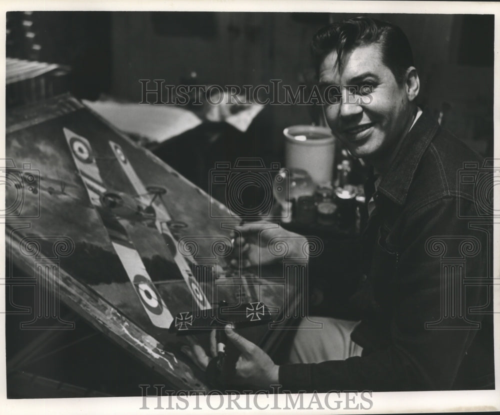 1963 Press Photo World War I theme artist Theron Hayes - nob28077 - Historic Images